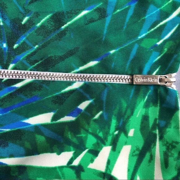 Calvin Klein size large cold shoulder back zip top - Picture 7 of 9